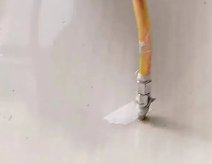 电白瓷砖空鼓维修公司专业解答在瓷砖铺贴过程中，如果使用的砂料过粗（如全部使用了粗砂），可能会导致以下问题